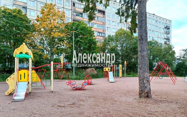 Продам двухкомнатную (2-комн.) квартиру, Победы пр-кт, 39, Выборг г