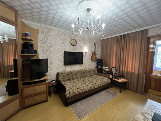 Продам двухкомнатную (2-комн.) квартиру, Гагарина ул, 21, Симферополь г