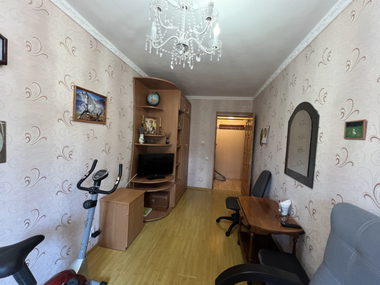 Продам двухкомнатную (2-комн.) квартиру, Гагарина ул, 21, Симферополь г