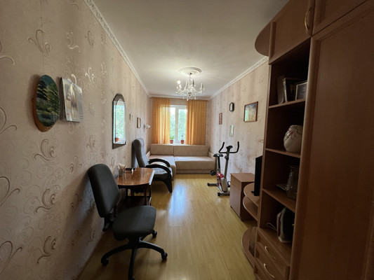 Продам двухкомнатную (2-комн.) квартиру, Гагарина ул, 21, Симферополь г