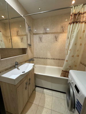 Продам трехкомнатную (3-комн.) квартиру, Симферопольское ш, 3, Булатниково с