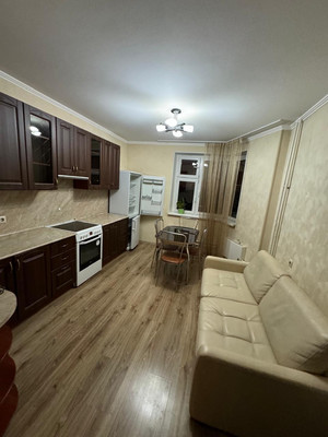 Продам трехкомнатную (3-комн.) квартиру, Симферопольское ш, 3, Булатниково с