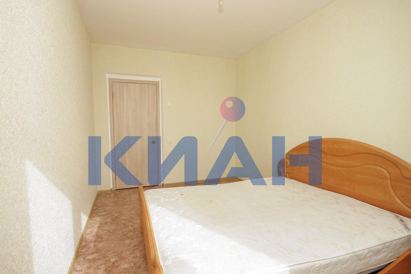 Продам трехкомнатную (3-комн.) квартиру, Ольховая ул, 10, Красноярск г