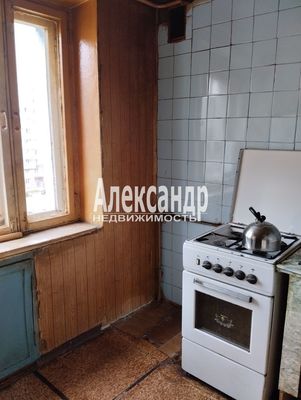 Продам двухкомнатную (2-комн.) квартиру, Пионерская ул, 1, Кировск г