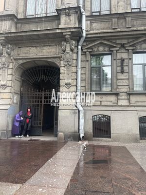 Сдам торговое помещение 70,5 м2, Кирочная ул, 40, Санкт-Петербург г