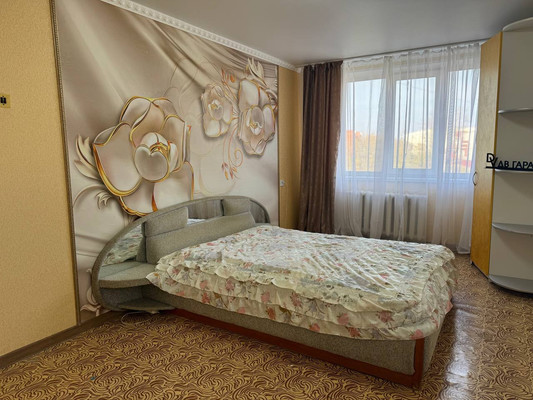 Продам трехкомнатную (3-комн.) квартиру, 1-й Микрорайон ул, 26, Эльбан рп