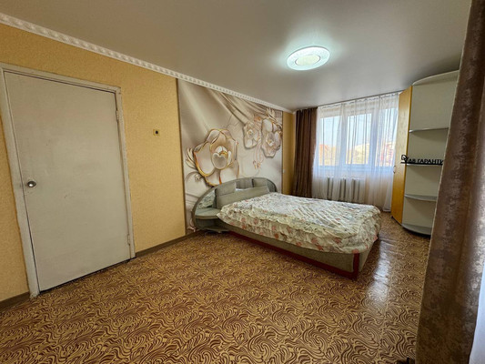 Продам трехкомнатную (3-комн.) квартиру, 1-й Микрорайон ул, 26, Эльбан рп
