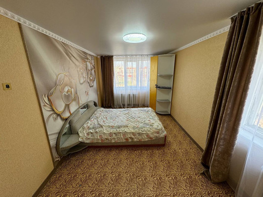 Продам трехкомнатную (3-комн.) квартиру, 1-й Микрорайон ул, 26, Эльбан рп