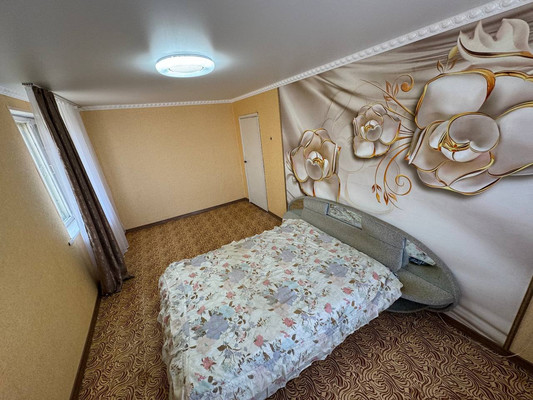 Продам трехкомнатную (3-комн.) квартиру, 1-й Микрорайон ул, 26, Эльбан рп