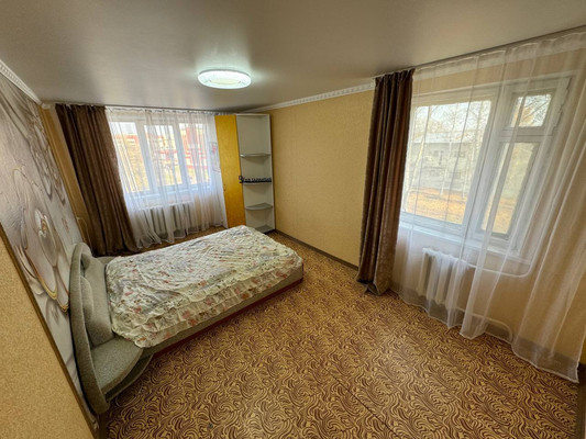 Продам трехкомнатную (3-комн.) квартиру, 1-й Микрорайон ул, 26, Эльбан рп