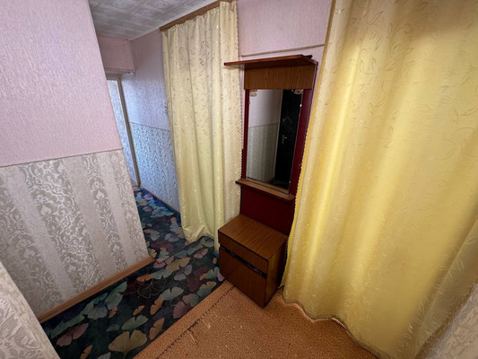 Продам трехкомнатную (3-комн.) квартиру, 1-й Микрорайон ул, 26, Эльбан рп