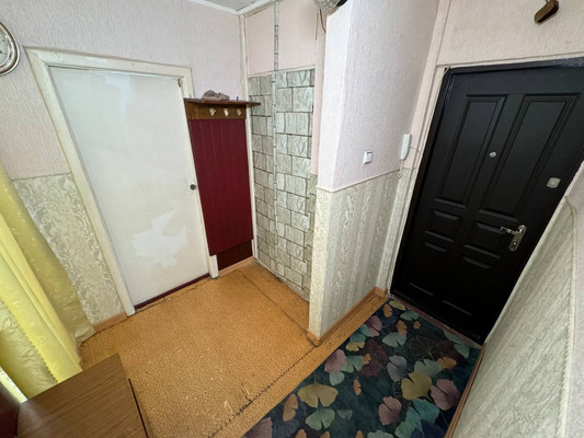 Продам трехкомнатную (3-комн.) квартиру, 1-й Микрорайон ул, 26, Эльбан рп