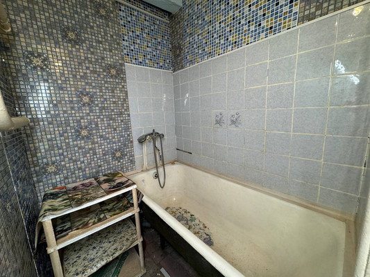Продам трехкомнатную (3-комн.) квартиру, 1-й Микрорайон ул, 26, Эльбан рп