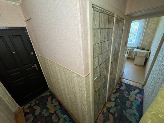 Продам трехкомнатную (3-комн.) квартиру, 1-й Микрорайон ул, 26, Эльбан рп