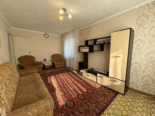 Продам трехкомнатную (3-комн.) квартиру, 1-й Микрорайон ул, 26, Эльбан рп