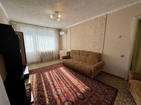 Продам трехкомнатную (3-комн.) квартиру, 1-й Микрорайон ул, 26, Эльбан рп