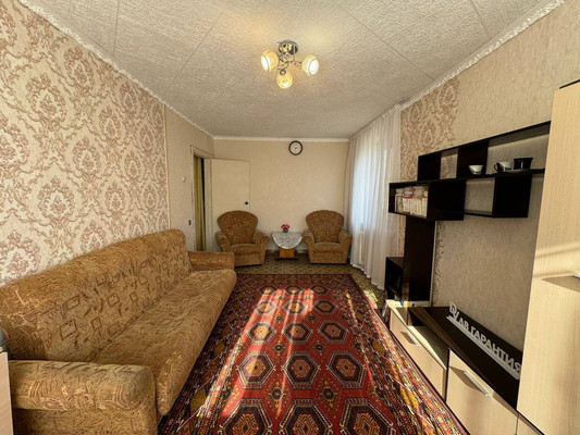 Продам трехкомнатную (3-комн.) квартиру, 1-й Микрорайон ул, 26, Эльбан рп