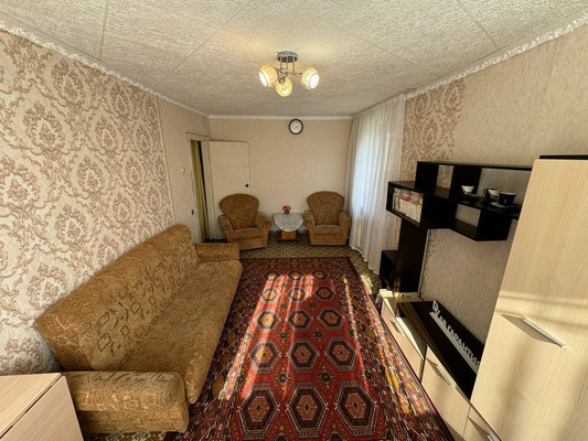 Продам трехкомнатную (3-комн.) квартиру, 1-й Микрорайон ул, 26, Эльбан рп