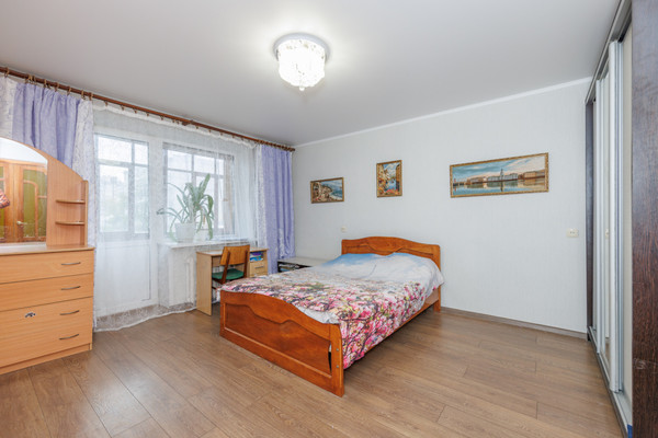 Продам трехкомнатную (3-комн.) квартиру, Металлистов ул, 20, Брянск г