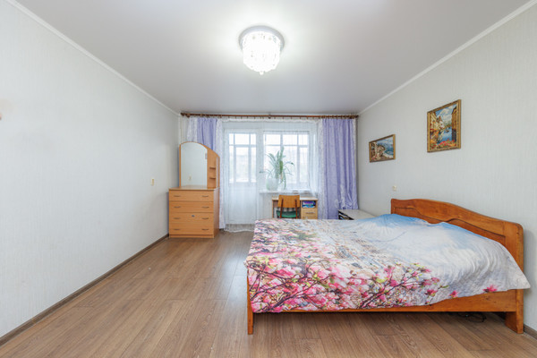 Продам трехкомнатную (3-комн.) квартиру, Металлистов ул, 20, Брянск г