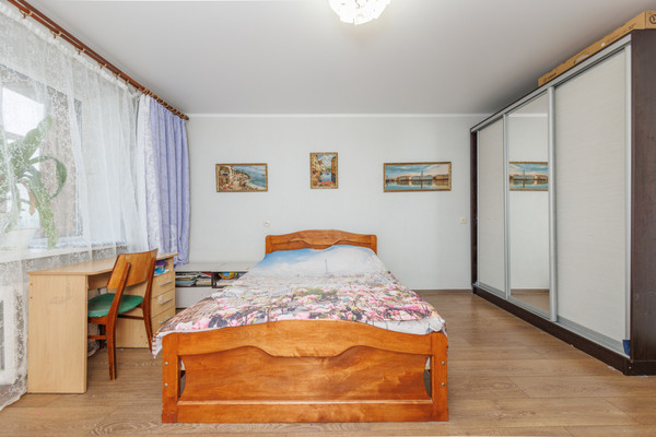 Продам трехкомнатную (3-комн.) квартиру, Металлистов ул, 20, Брянск г