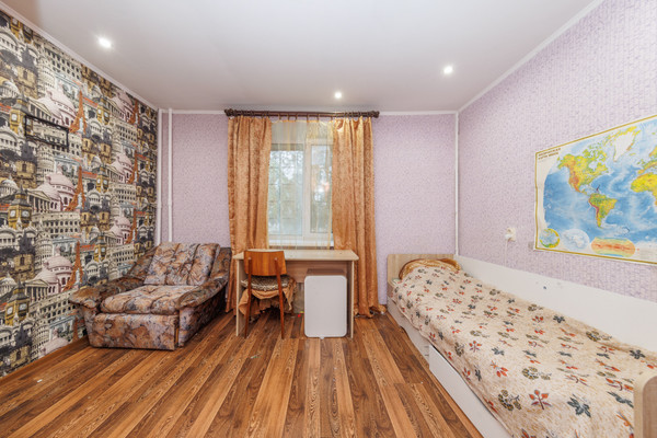 Продам трехкомнатную (3-комн.) квартиру, Металлистов ул, 20, Брянск г