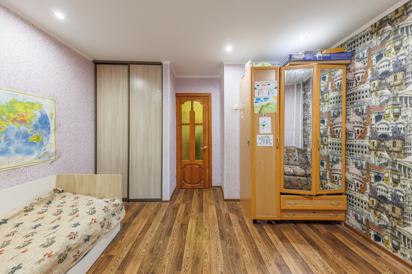 Продам трехкомнатную (3-комн.) квартиру, Металлистов ул, 20, Брянск г