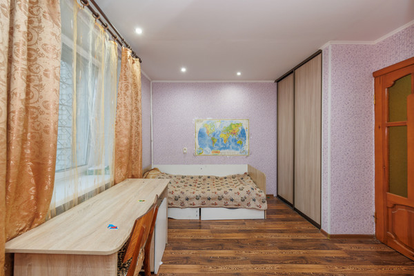 Продам трехкомнатную (3-комн.) квартиру, Металлистов ул, 20, Брянск г