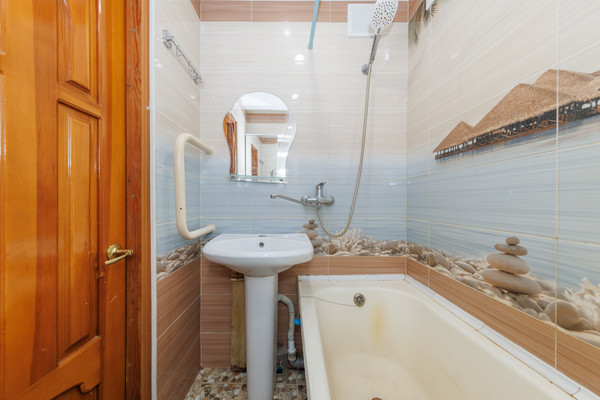 Продам трехкомнатную (3-комн.) квартиру, Металлистов ул, 20, Брянск г