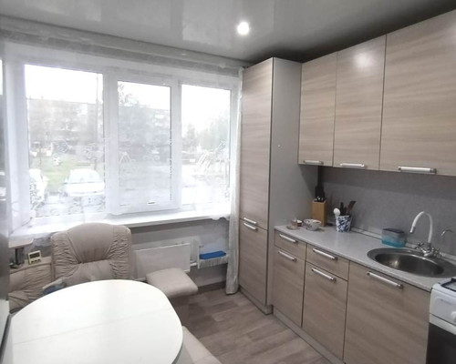 Продам трехкомнатную (3-комн.) квартиру, 46, Новый Свет п