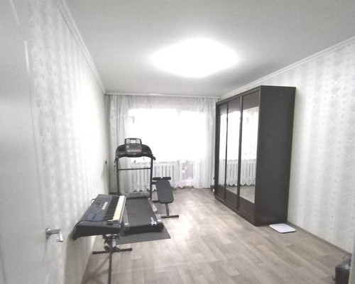 Продам трехкомнатную (3-комн.) квартиру, 46, Новый Свет п