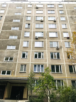 Продам трехкомнатную (3-комн.) квартиру, Кировоградская ул, 10к2, Москва г