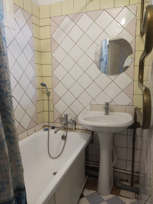 Продам двухкомнатную (2-комн.) квартиру, Крымских Партизан ул, 21, Симферополь г
