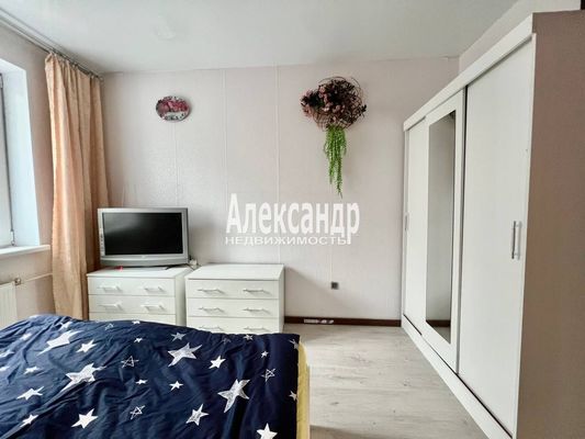 Продам однокомнатную (1-комн.) квартиру, Тихоокеанская ул, 1к2, Парголово п