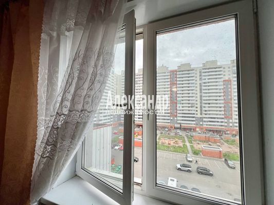 Продам однокомнатную (1-комн.) квартиру, Тихоокеанская ул, 1к2, Парголово п
