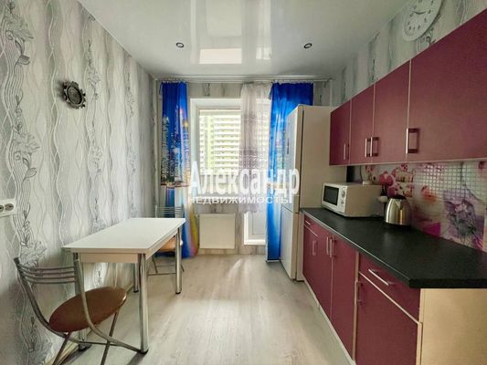 Продам однокомнатную (1-комн.) квартиру, Тихоокеанская ул, 1к2, Парголово п