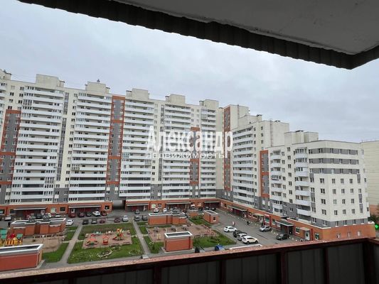 Продам однокомнатную (1-комн.) квартиру, Тихоокеанская ул, 1к2, Парголово п