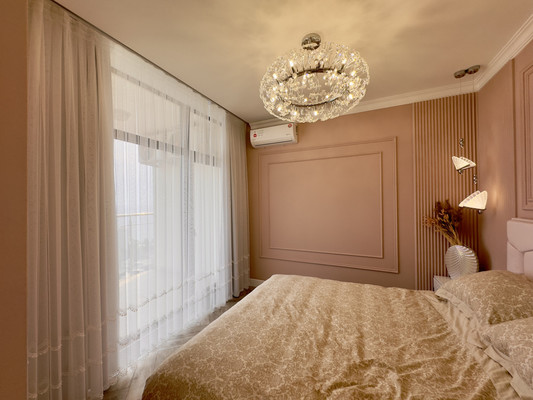 Продам двухкомнатную (2-комн.) квартиру, Западная ул, 4, Алушта г
