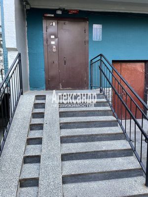Продам многокомнатную квартиру, Уточкина ул, 2к1, Санкт-Петербург г