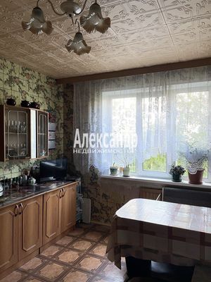 Продам многокомнатную квартиру, Уточкина ул, 2к1, Санкт-Петербург г