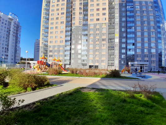 Продам трехкомнатную (3-комн.) квартиру, Водоемная ул, 80/2, Екатеринбург г