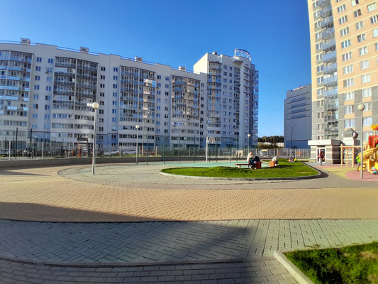 Продам трехкомнатную (3-комн.) квартиру, Водоемная ул, 80/2, Екатеринбург г