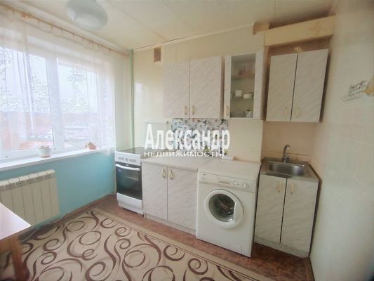Продам трехкомнатную (3-комн.) квартиру, Центральная ул, 8, Селезнево п