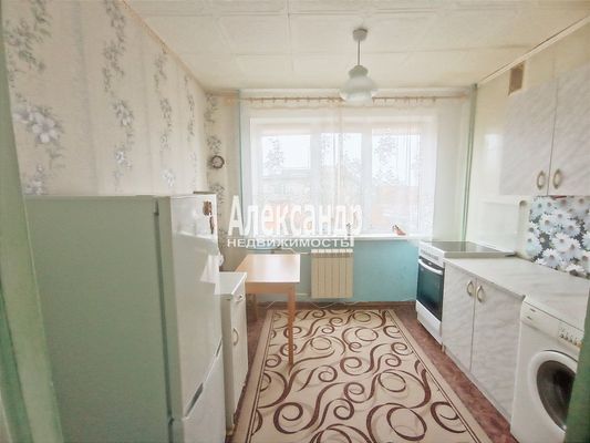 Продам трехкомнатную (3-комн.) квартиру, Центральная ул, 8, Селезнево п