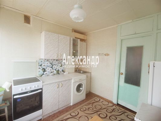 Продам трехкомнатную (3-комн.) квартиру, Центральная ул, 8, Селезнево п