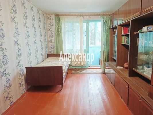 Продам трехкомнатную (3-комн.) квартиру, Центральная ул, 8, Селезнево п