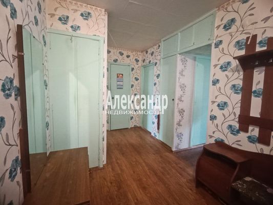 Продам трехкомнатную (3-комн.) квартиру, Центральная ул, 8, Селезнево п