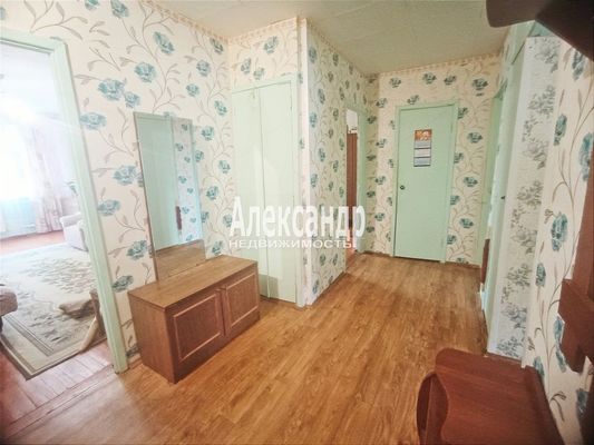 Продам трехкомнатную (3-комн.) квартиру, Центральная ул, 8, Селезнево п