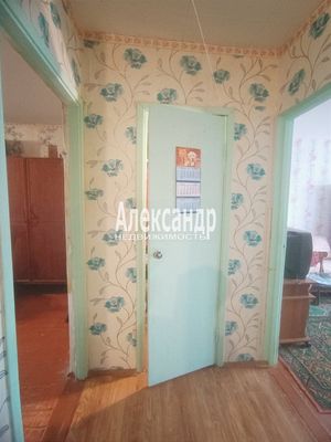 Продам трехкомнатную (3-комн.) квартиру, Центральная ул, 8, Селезнево п
