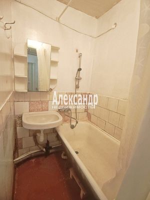 Продам трехкомнатную (3-комн.) квартиру, Центральная ул, 8, Селезнево п